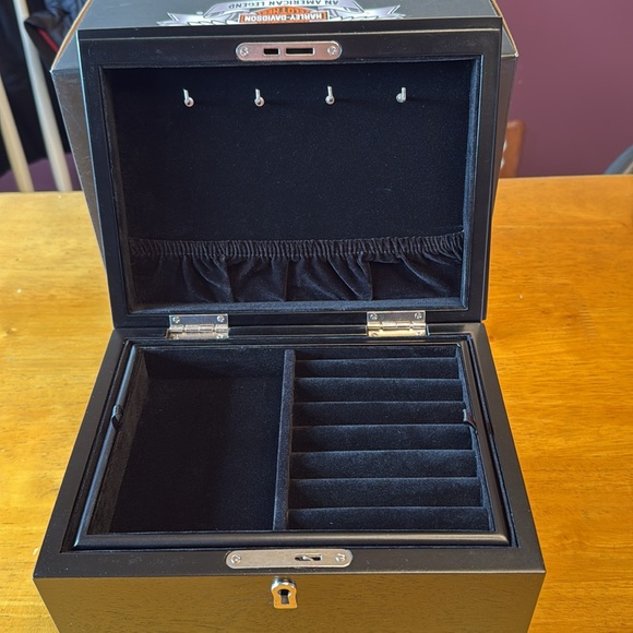 Harley Davidson Jewelry Box.  New in box.
Absolutely  gorgeous!! - Picture 5 of 16